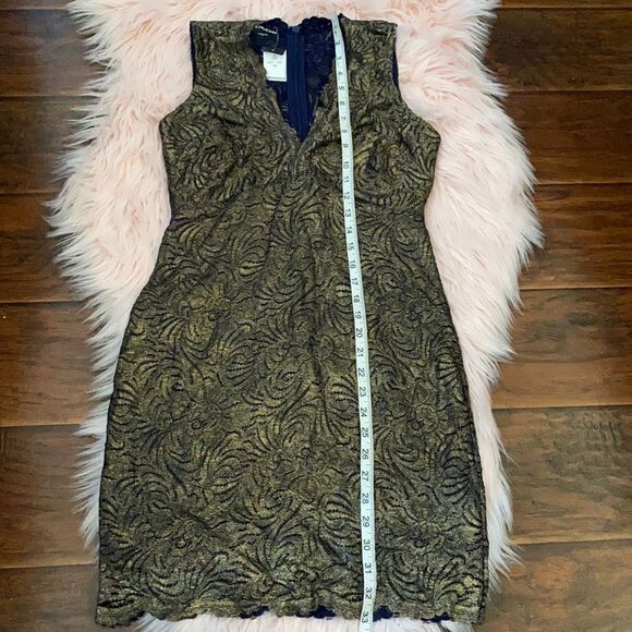 Bebe Metallic Lace Design Dress Contemporary Feminine Scalloped Brand New - Picture 11 of 14